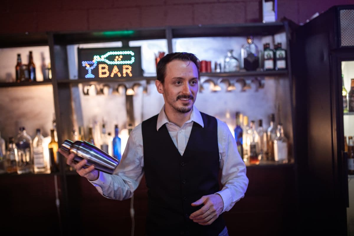 Lịch sử & văn hóa nghề bartender: từ quầy rượu đến nghệ thuật