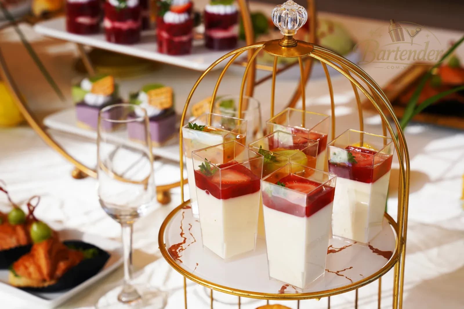 Quầy cocktail hội nghị khách hàng ngành bất động sản — 23