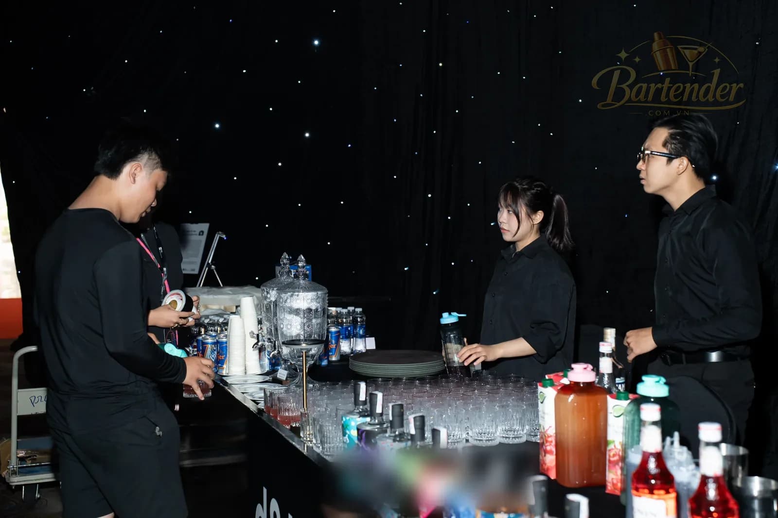 Quầy cocktail lễ ra mắt loa d&b audiotechnik — 13