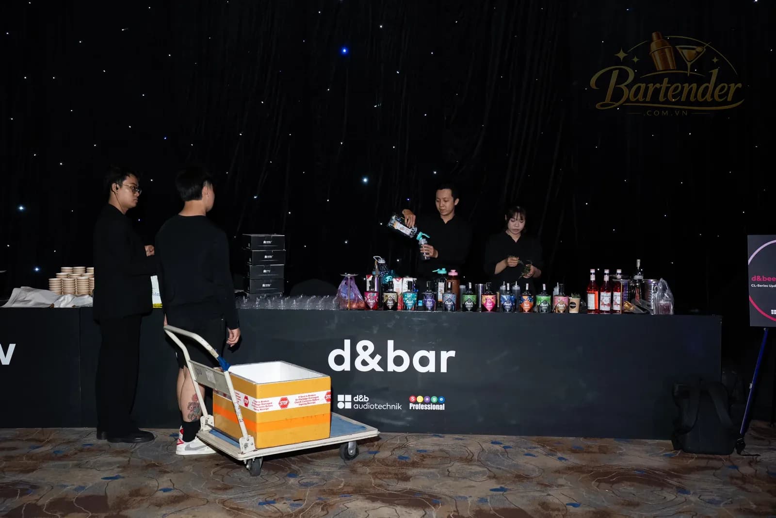 Quầy cocktail lễ ra mắt loa d&b audiotechnik — 24