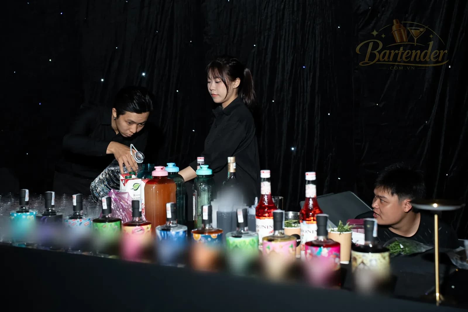 Quầy cocktail lễ ra mắt loa d&b audiotechnik — 31