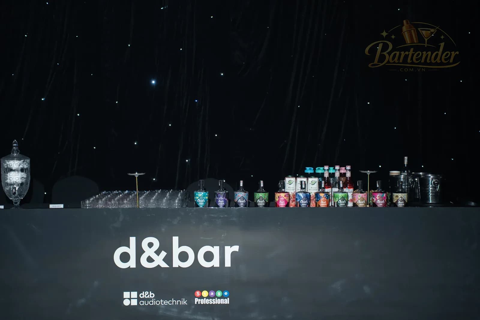 Quầy cocktail lễ ra mắt loa d&b audiotechnik — 1