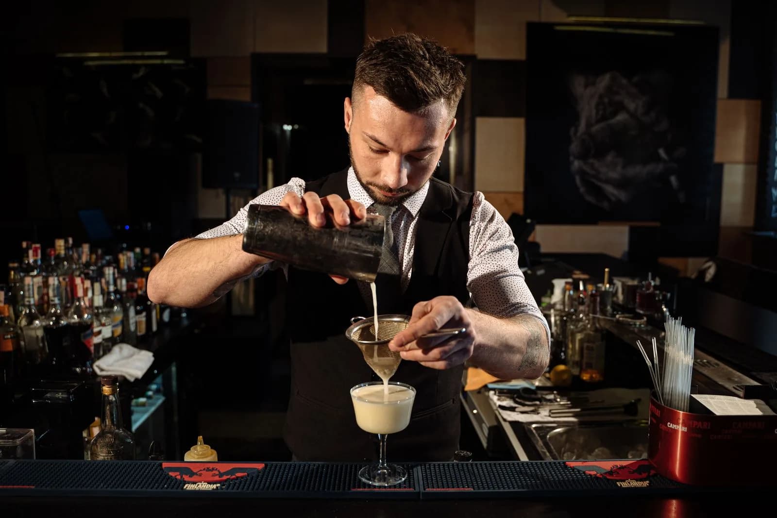 Flair bartending là gì? Nghệ thuật biểu diễn pha chế A–Z