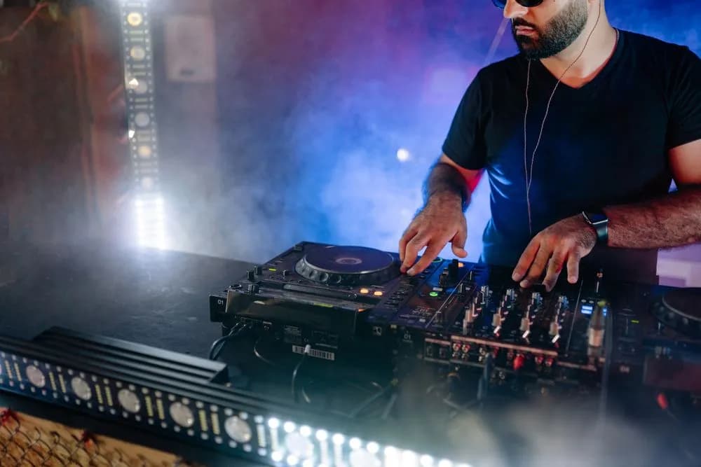 DJ Anh Tú