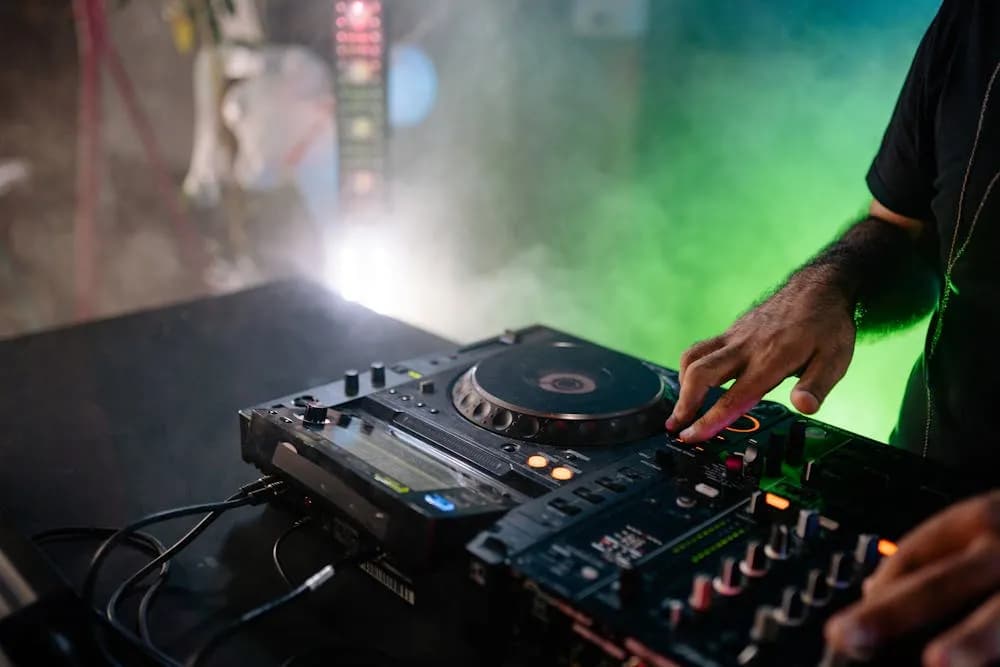 DJ Hoàng Long