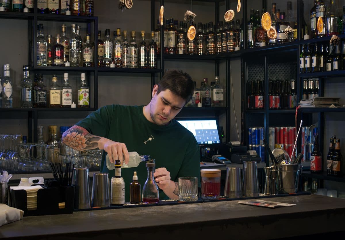Thuê Bartender sự kiện – thể hiện sự đẳng cấp, sự chỉn chu